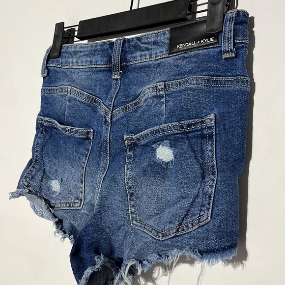 Kendall + Kylie Medium Wash Distressed High Rise Icon Denim Shorts Size 26 - Picture 5 of 7